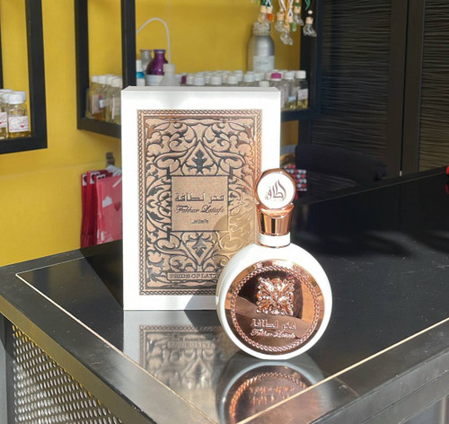 ادکلن عطر زنانه لطافه مدل فخر لطافه رایحه ایو سن لورن لیبر