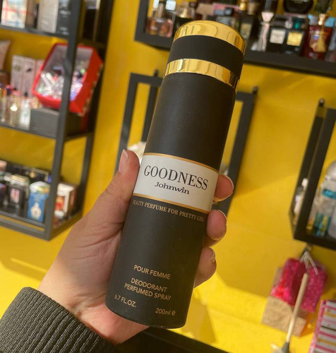 اسپری بدن خوشبوکننده بدن حجم ۲۰۰میل فروشگاه پرفیوم رایحه