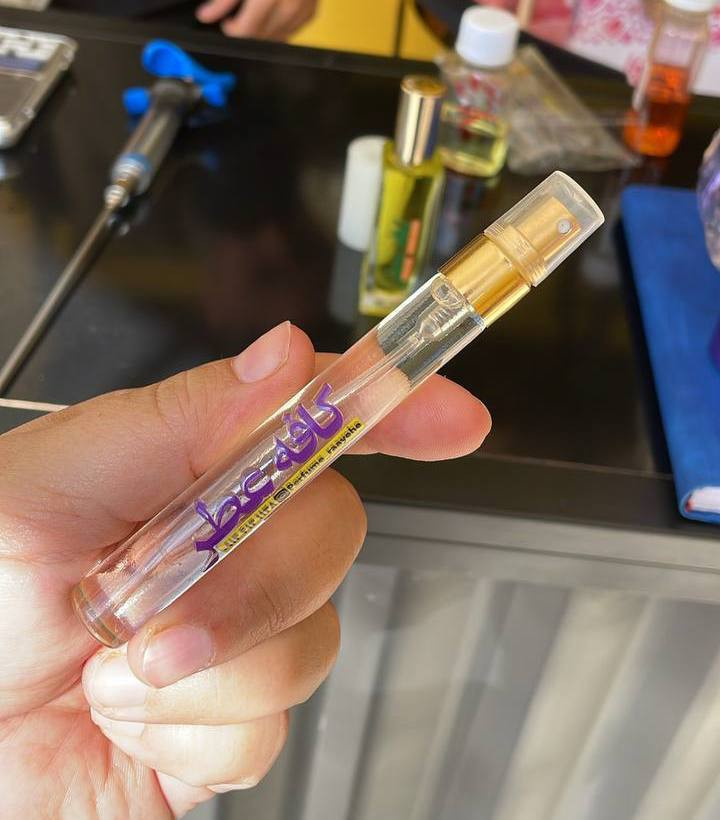 عطرادکلن سمبل عطراسانس عطر گرمی ۵ گرمی و۱۰ گرمی فروشگاه پرفیوم رایحه