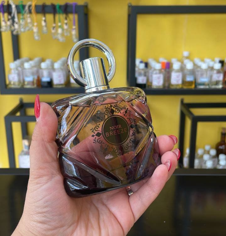 عطر ادکلن زنانه فراگرنس ورد مدل نویر بریز رایحه ویکتوریا سکرت تیس حجم۱۰۰میل فروشگاه پرفیوم رایحه